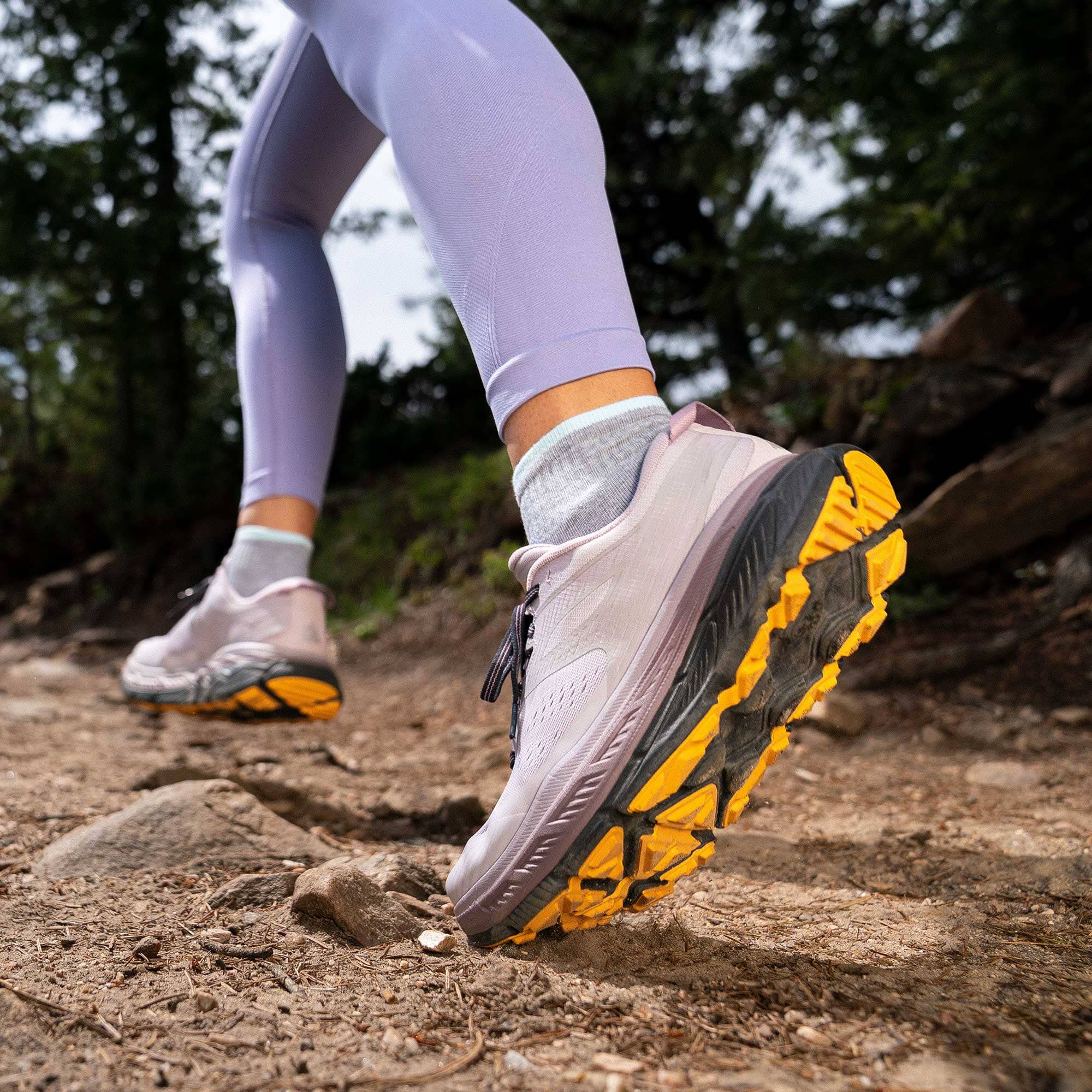 Feetures Trail Max Cushion Quarter Socks - Image 3