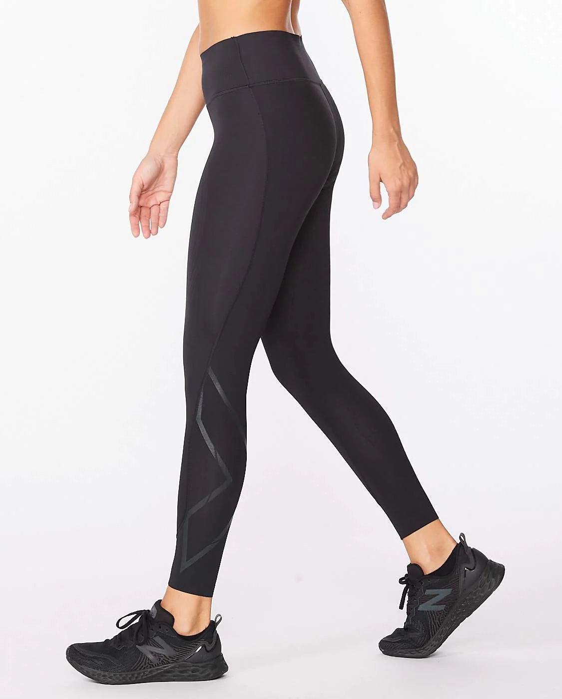 2XU Women's Force Mid-Rise Compression Tights WA5367B - Image 4
