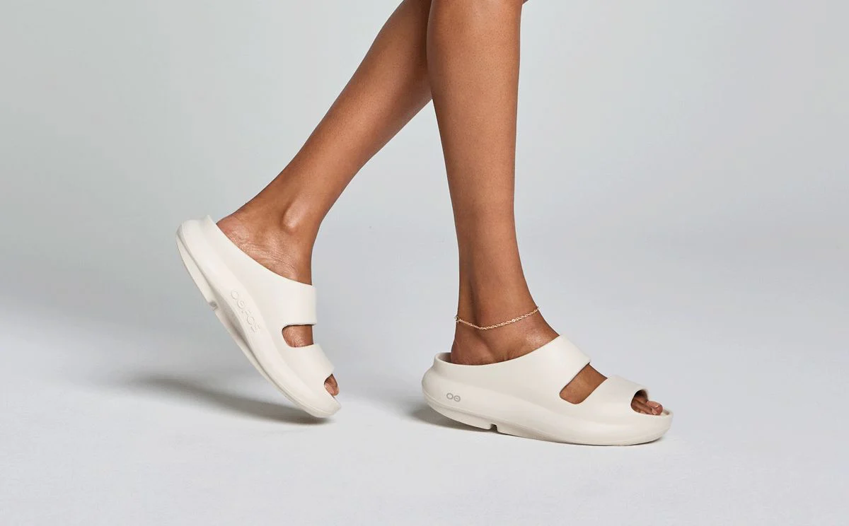OOFOS OOyea Slide Sandal - Image 4