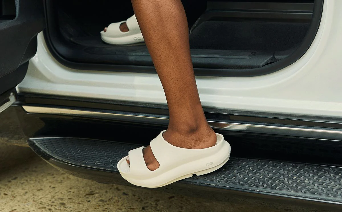 OOFOS OOyea Slide Sandal - Image 5