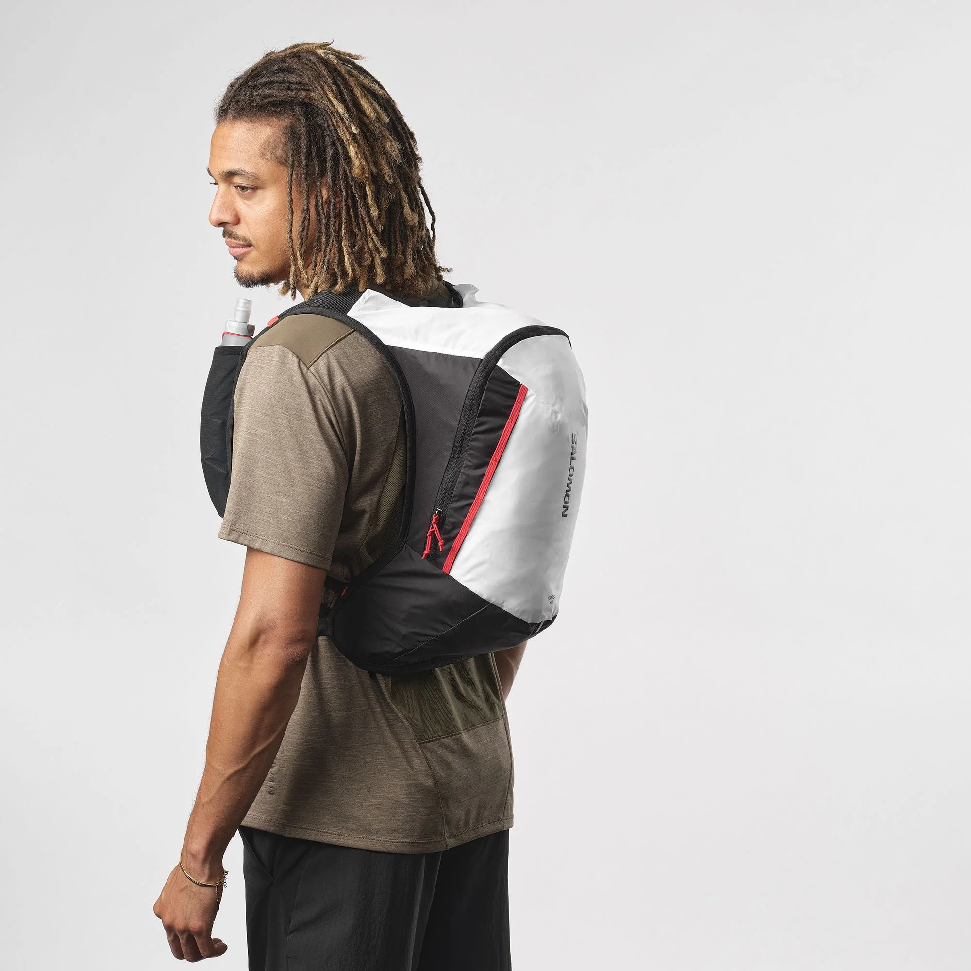 Salomom Cross 12 Unisex Backpack - Image 4