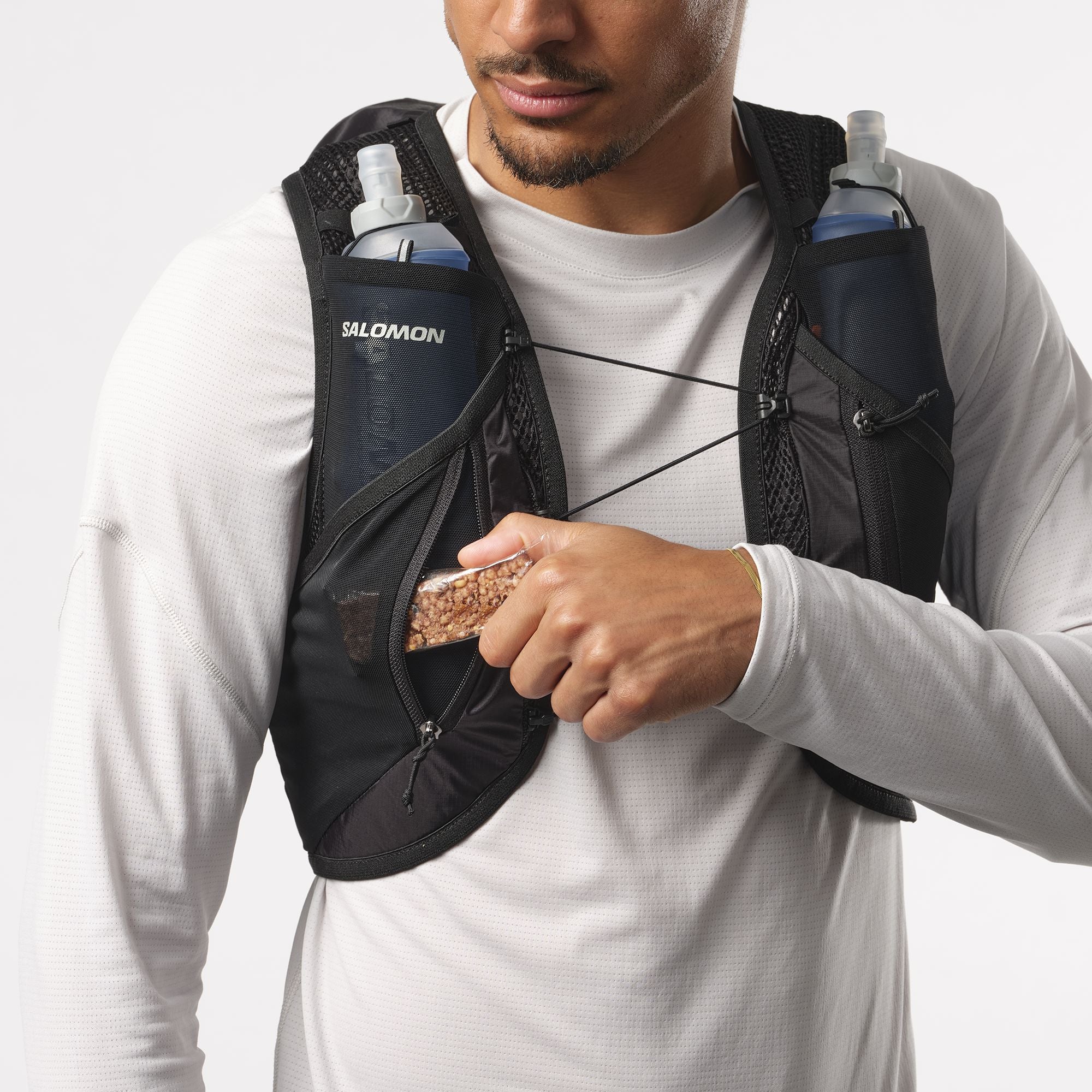 Salomon Active Skin 12 Unisex Running Vest - Image 6