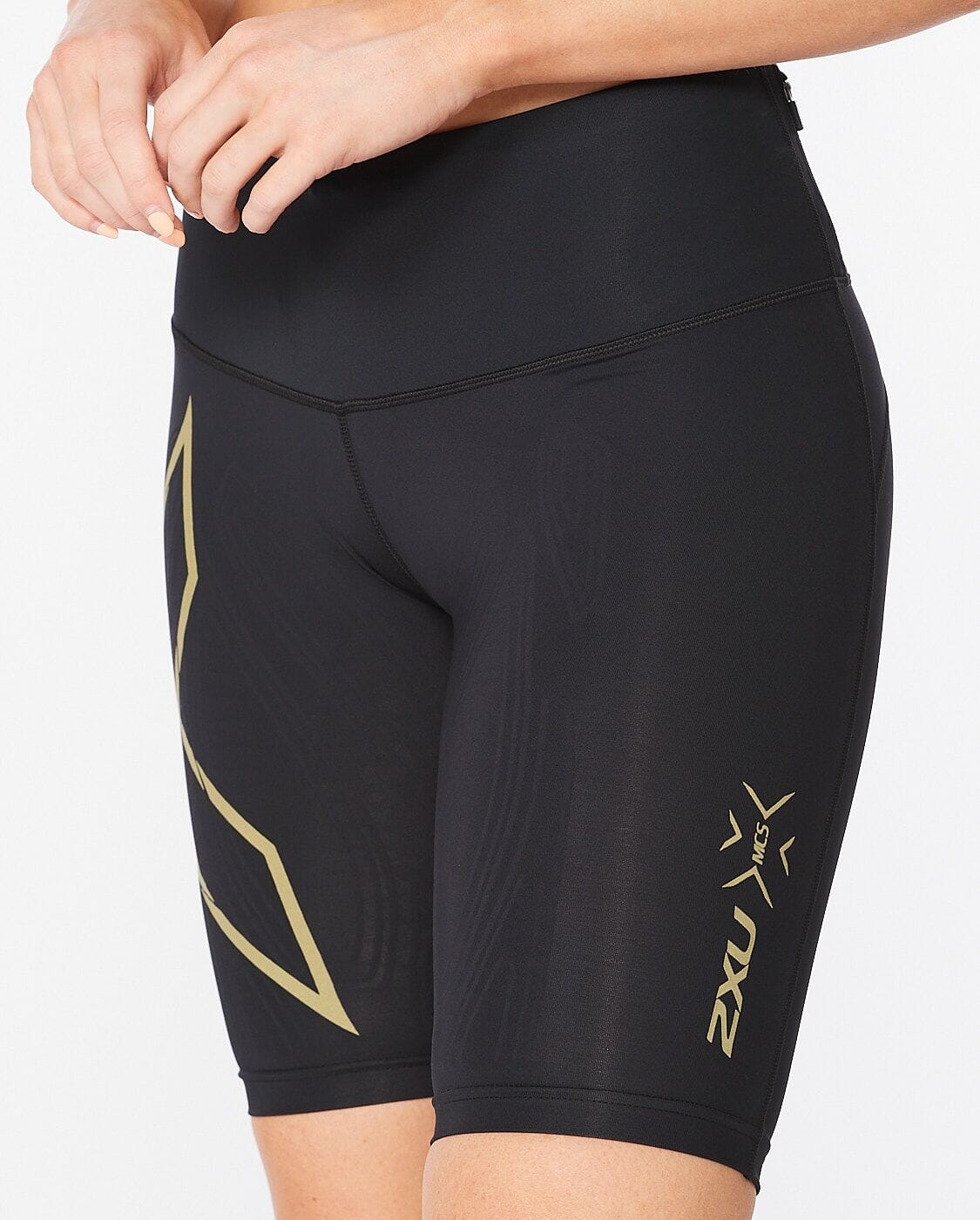 2XU Women's Light Speed Mid-Rise Compression Shorts WA6593B - Image 3