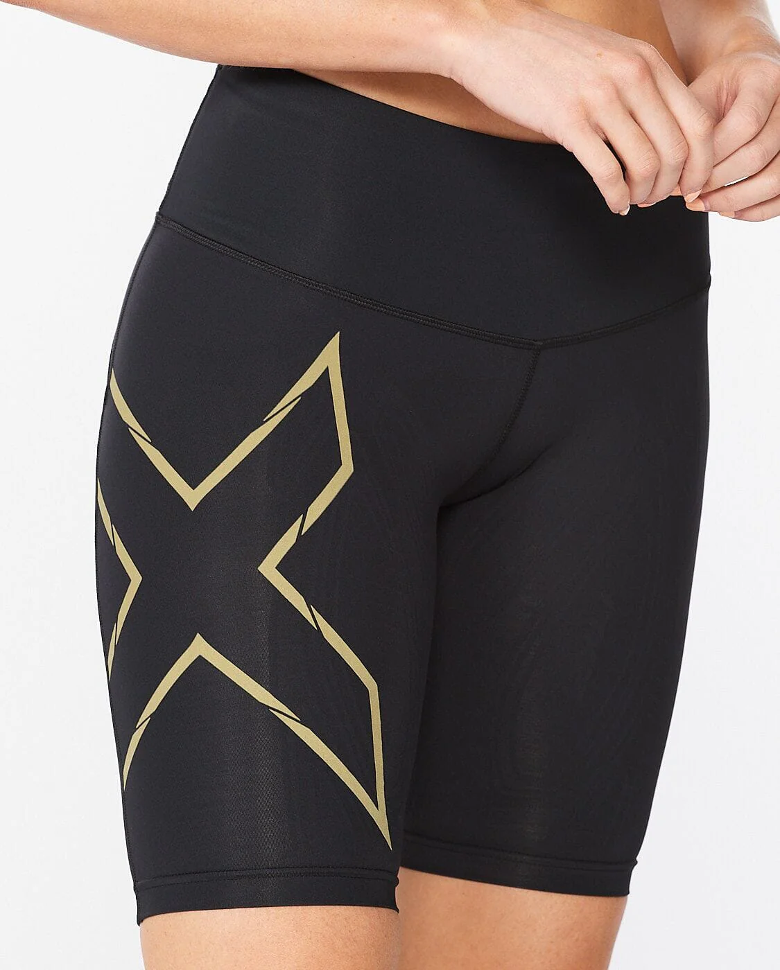 2XU Women's Light Speed Mid-Rise Compression Shorts WA6593B - Image 4