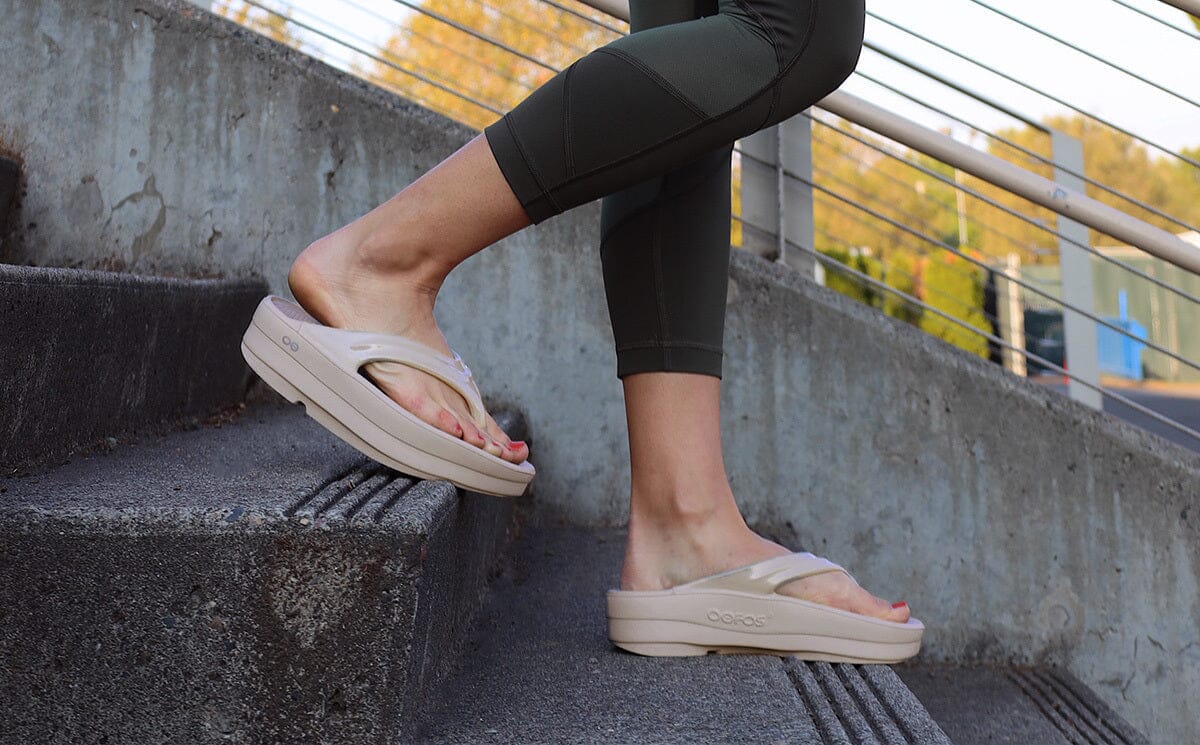 OOFOS Women's OOmega OOlala Sandal - Nomad - Image 4